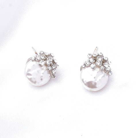 Charming Round Natural Fresh Pearl & Crystal Earring