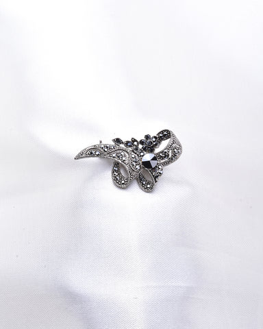 RIBBON SHAPE CRYSTAL BROOCH_2 colors