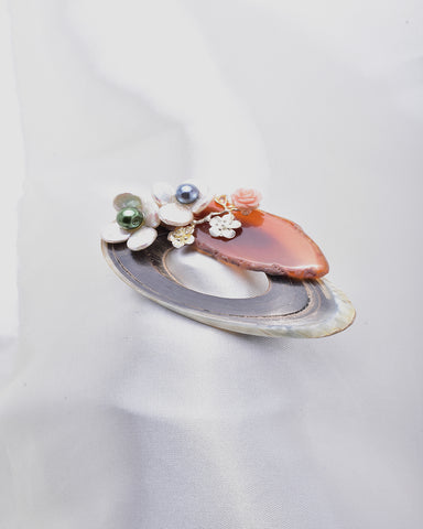 OVAL NATURAL STONE & WATER FRESH PEARL BROOCH